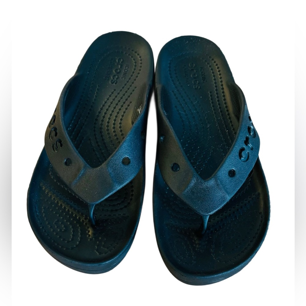 CROCS flip flops Women’s size 6